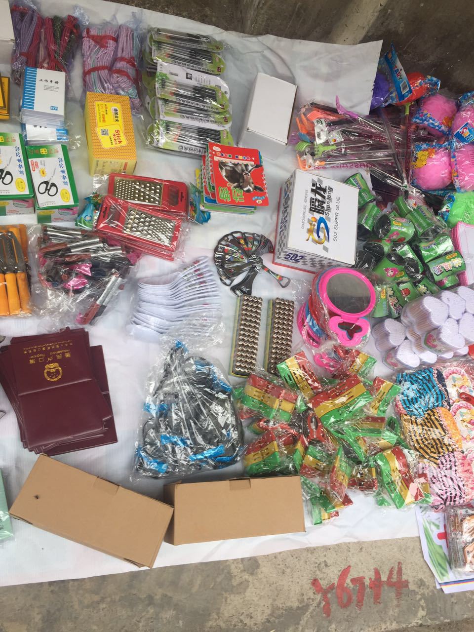 義烏 2元3元日用百貨貨源地攤的批發(fā)天堂